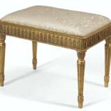 A LATE GEORGE III GILTWOOD AND GILT-COMPOSITION STOOL - Foto 3