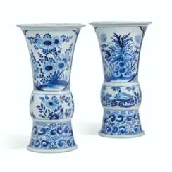 A PAIR OF SAMSON DUTCH DELFT STYLE BLUE AND WHITE BEAKER VASES