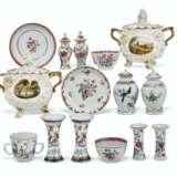 A SELECTION OF ENGLISH AND CHINESE EXPORT PORCELAIN - Foto 1