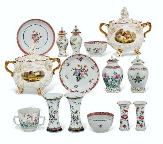 A SELECTION OF ENGLISH AND CHINESE EXPORT PORCELAIN - Foto 2