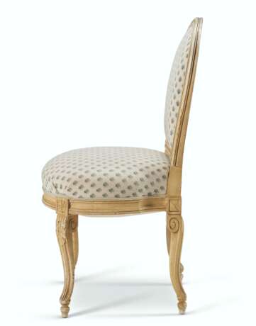 A PAIR OF FRENCH WHITE-PAINTED CHAISES - photo 4