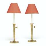 A PAIR OF EMPIRE BRASS BOUILLOTTE LAMPS - Foto 1