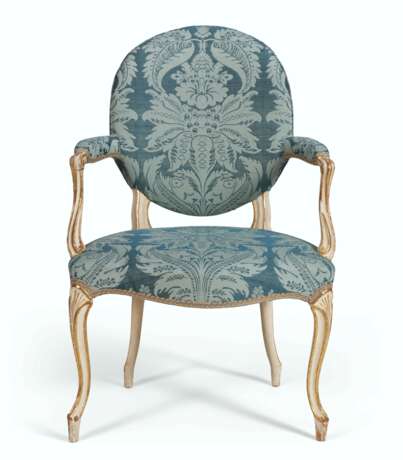 A GEORGE III WHITE-PAINTED AND PARCEL-GILT ARMCHAIR - Foto 1
