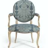 A GEORGE III WHITE-PAINTED AND PARCEL-GILT ARMCHAIR - фото 1