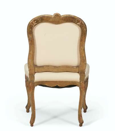 A LOUIS XV GREEN-PAINTED AND PARCEL-GILT CHAISE - photo 2