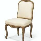 A LOUIS XV GREEN-PAINTED AND PARCEL-GILT CHAISE - photo 4