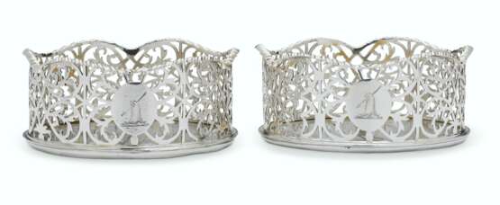 A PAIR OF GEORGE III SILVER WINE COASTERS - фото 1