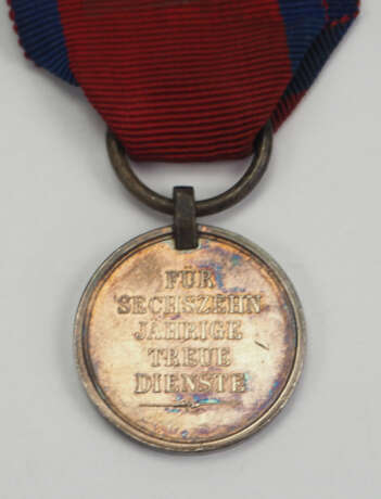 Hannover: Silberne Medaille, für 16 Jahre, Ernst August (jüngerer Kopf - 1841-1846). - Foto 2