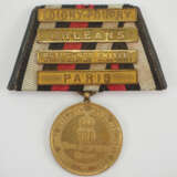Preussen: Kriegsdenkmünze 1870/71, in Bronze mit Gefechtsspangen. - Foto 1