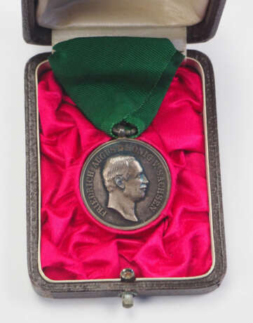 Sachsen: Medaille für Treue in der Arbeit, Friedrich August, im Etui. - фото 1