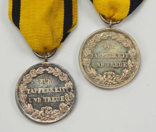 Württemberg: Militär-Verdienst Medaille, Wilhelm II., in Silber - 2 Exemplare. - Foto 2