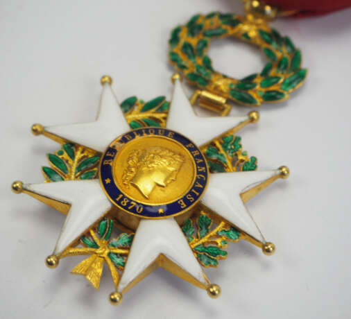 Frankreich : Orden der Ehrenlegion, 9. Modell (1870-1951), Offizierskreuz. - photo 2