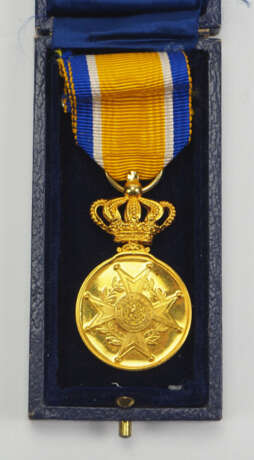 Niederlande: Oranien-Nassau-Orden, Verdienstmedaille, in Gold, im Etui. - фото 1