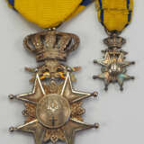Schweden: Königlicher Schwert-Orden, 2. Modell, 2. Typ (1920-1951), Verdienstkreuz, mit Miniatur. - Foto 2