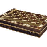 A LARGE CERTOSINA WOOD AND IVORY-INLAID GAMES BOARD - Foto 1