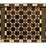 A LARGE CERTOSINA WOOD AND IVORY-INLAID GAMES BOARD - Foto 2