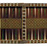 A LARGE CERTOSINA WOOD AND IVORY-INLAID GAMES BOARD - Foto 3