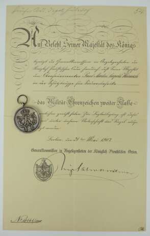 Preussen: Militär-Ehrenzeichen, 2. Klasse, mit Urkunde für einen Oberfeuerwerker der Schutztruppe für Südwestafrika. - Foto 1