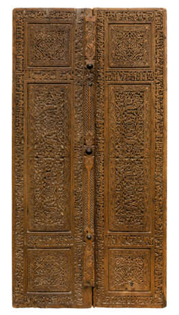 A PAIR OF CARVED WOODEN DOORS - photo 4