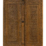 A PAIR OF CARVED WOODEN DOORS - фото 4