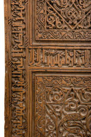 A PAIR OF CARVED WOODEN DOORS - фото 5