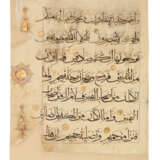 A CALLIGRAPHIC PANEL (QIT'A) AND A QUR'AN FOLIO - Foto 2