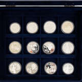 China - 36 Silber-Gedenkmünzen in - photo 4