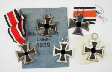 Lot von 5 Eisernen Kreuze, 1939, 2. Klasse.