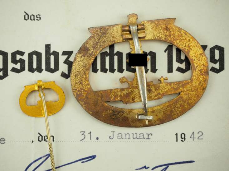 U-Boot-Kriegsabzeichen, mit Urkunde. — catalog 17. Auktion Militaria ...