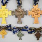 Sammlung Mutterkreuze - Gold, Silber und Bronze - mit Miniaturen. - Foto 2