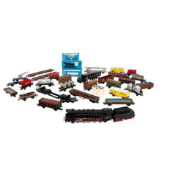 MÄRKLIN Konvolut Lokomotive und 30 Güterwagen, Spur H0,