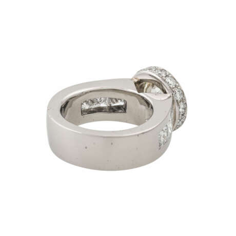 Ring mit Brillant von ca. 3 ct, 6 Prinzessdiamanten zusammen ca.1,3 ct - Foto 3