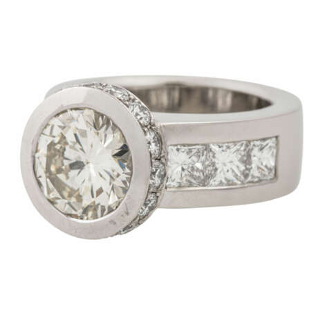 Ring mit Brillant von ca. 3 ct, 6 Prinzessdiamanten zusammen ca.1,3 ct - фото 5