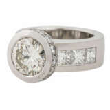Ring mit Brillant von ca. 3 ct, 6 Prinzessdiamanten zusammen ca.1,3 ct - Foto 5