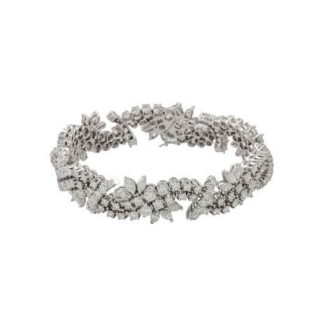 Armband mit 150 Brillanten zusammen ca. 10 ct und 36 Diamantnavettes - photo 1