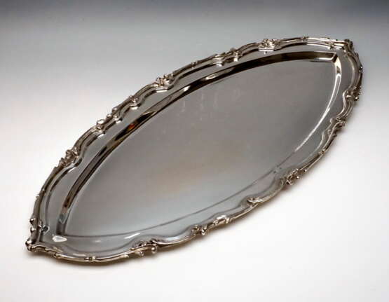 Large Viennese Art Nouveau Silver Platter in the Shape of a Boat circa 1900 Silber Jugendstil Österreich 1900 - Foto 1