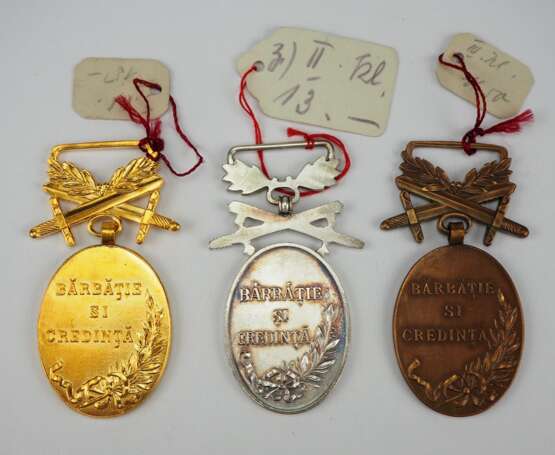 Rumänien: Medaille für Mannhaftigkeit und Treue, 1., 2. und 3. Klasse. - photo 1