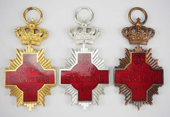 Rumänien: Sanitäts-Verdienst-Kreuz, 1., 2. und 3. Klasse. - photo 1