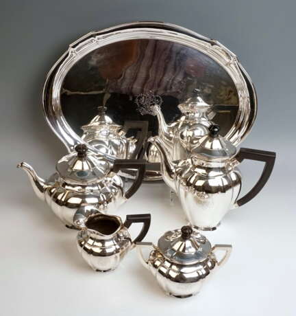 Art Nouveau German Silver 5-Piece Coffee & Tea Set by Weinranck & Schmidt Hanau Deutsch Hanau Weinranck & Schmidt Hand-Crafted Silver Jugendstil Deutschland 1910 - Foto 2