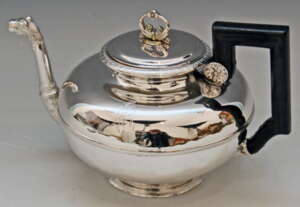 Серебряный австрийский венский чайник периода бидермейера, автор Кристиан Сандер, 1829 год.