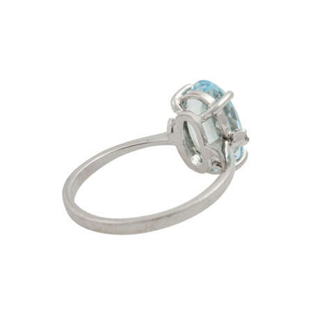 Ring mit oval facettiertem Aquamarin und 2 Achtkantdiamanten, - Foto 3