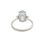 Ring mit oval facettiertem Aquamarin und 2 Achtkantdiamanten, - Foto 4