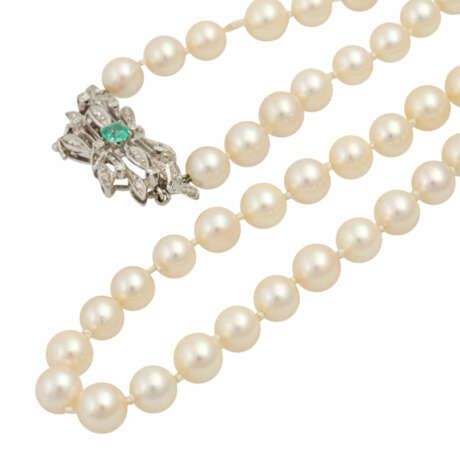 Perlenkette mit Smaragd-Diamantschließe, - photo 4