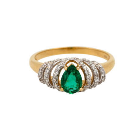 Ring mit Smaragdtropfen und kleinen Brillanten, zusammen ca. 0,3 ct, - Foto 2