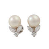 Ohrringe mit Perlen und Diamanten, zusammen ca. 0,7 ct, - фото 1