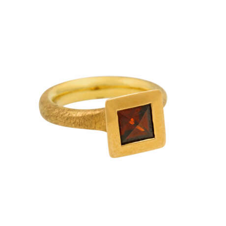 Ring mit Granat im Oktaederschliff, - Foto 1