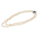 Perlenkette zweireihig mit Saphir-Diamant-Schließe, - photo 3