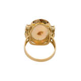 Ring mit ovalem Opal ca. 4,2 ct und 6 Brillanten zusammen ca. 0,65 ct, - photo 4
