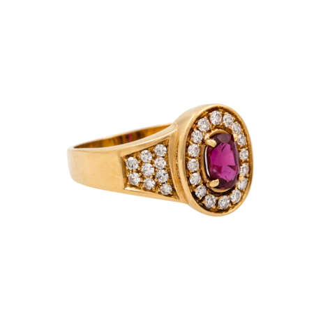Ring mit ovalem Rubin von ca. 1 ct und Diamanten zusammen ca 0,34 ct, - Foto 1