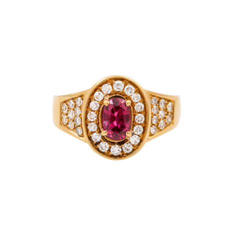 Ring mit ovalem Rubin von ca. 1 ct und Diamanten zusammen ca 0,34 ct, - фото 2